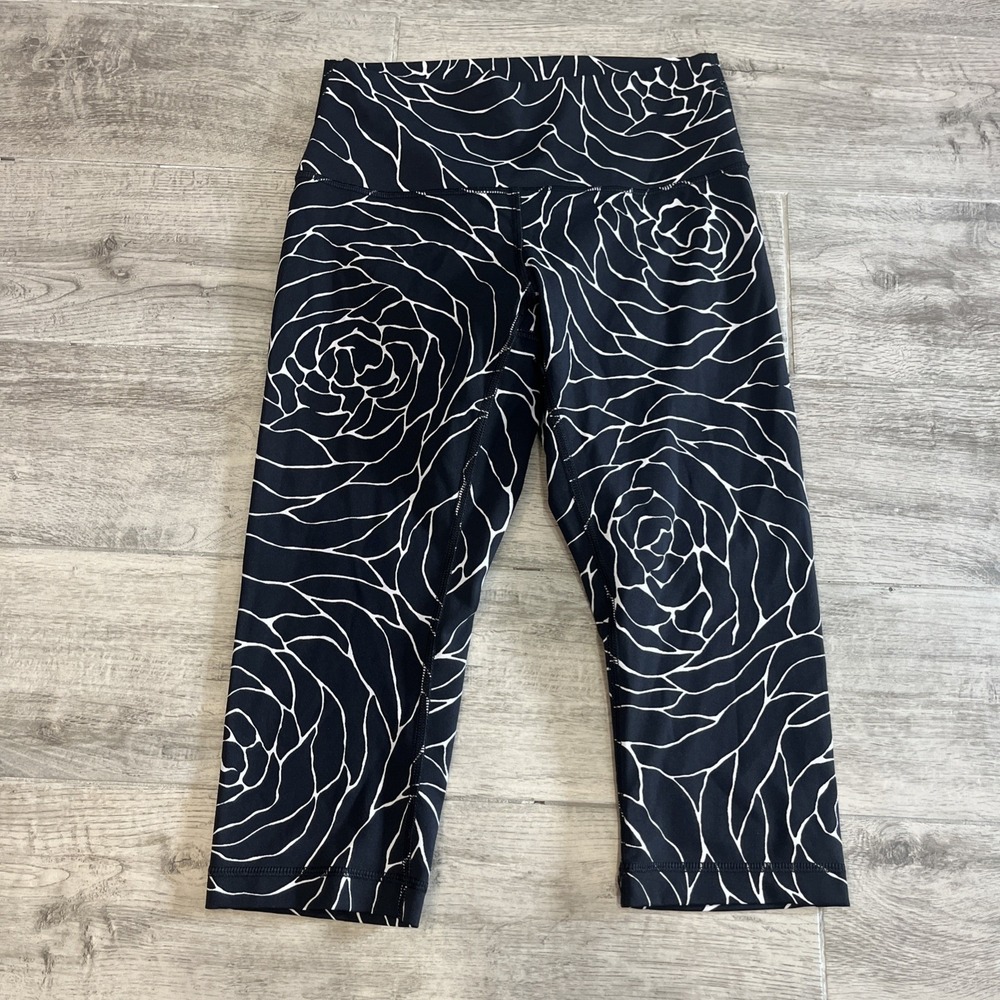Lululemon Women's Wunder Under White Black‎ Radiate Rose Gym Yoga Crop Size 6